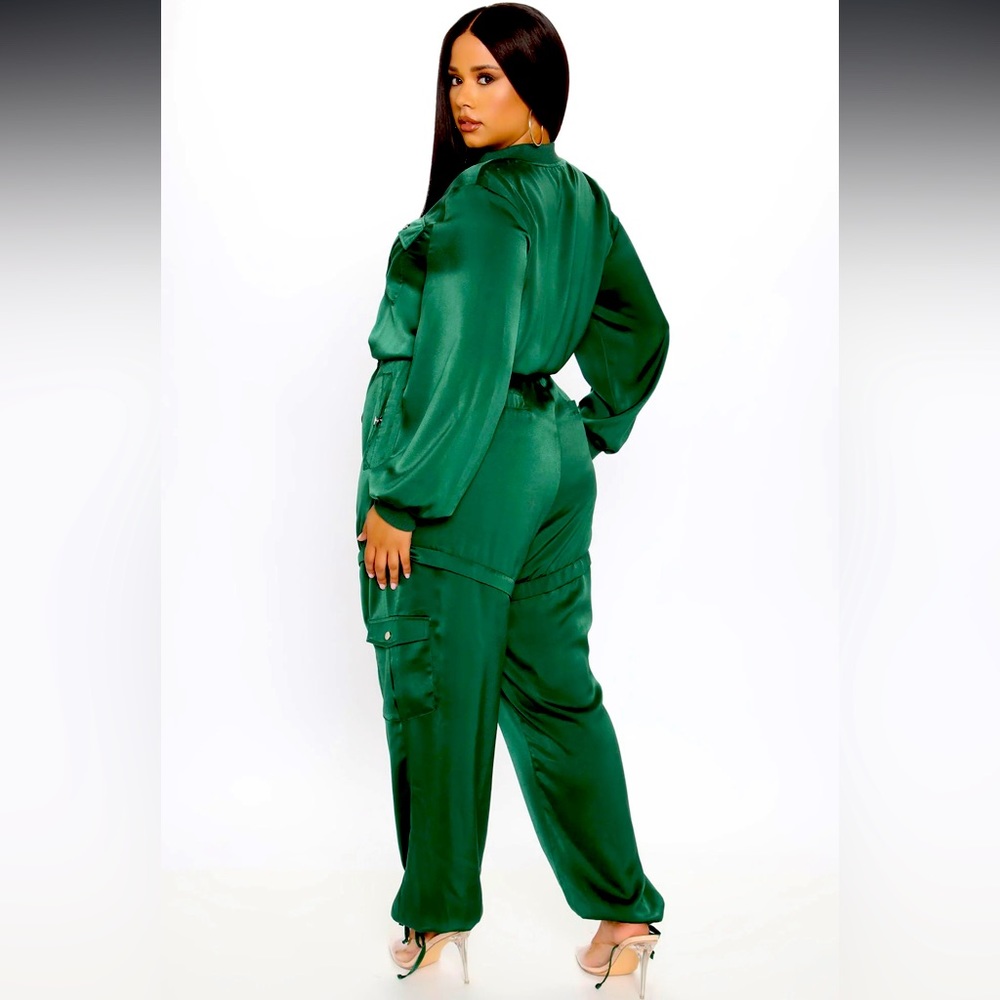 Convertible Satin Jumpsuit💚 - Picture 4 of 7
